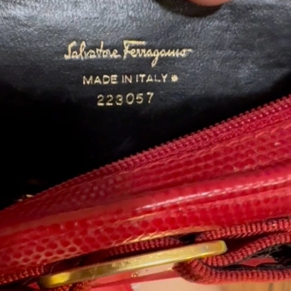 Vintage Salvatore Ferragamo Red Vara Bow Leather Clutch - Picture 6 of 10